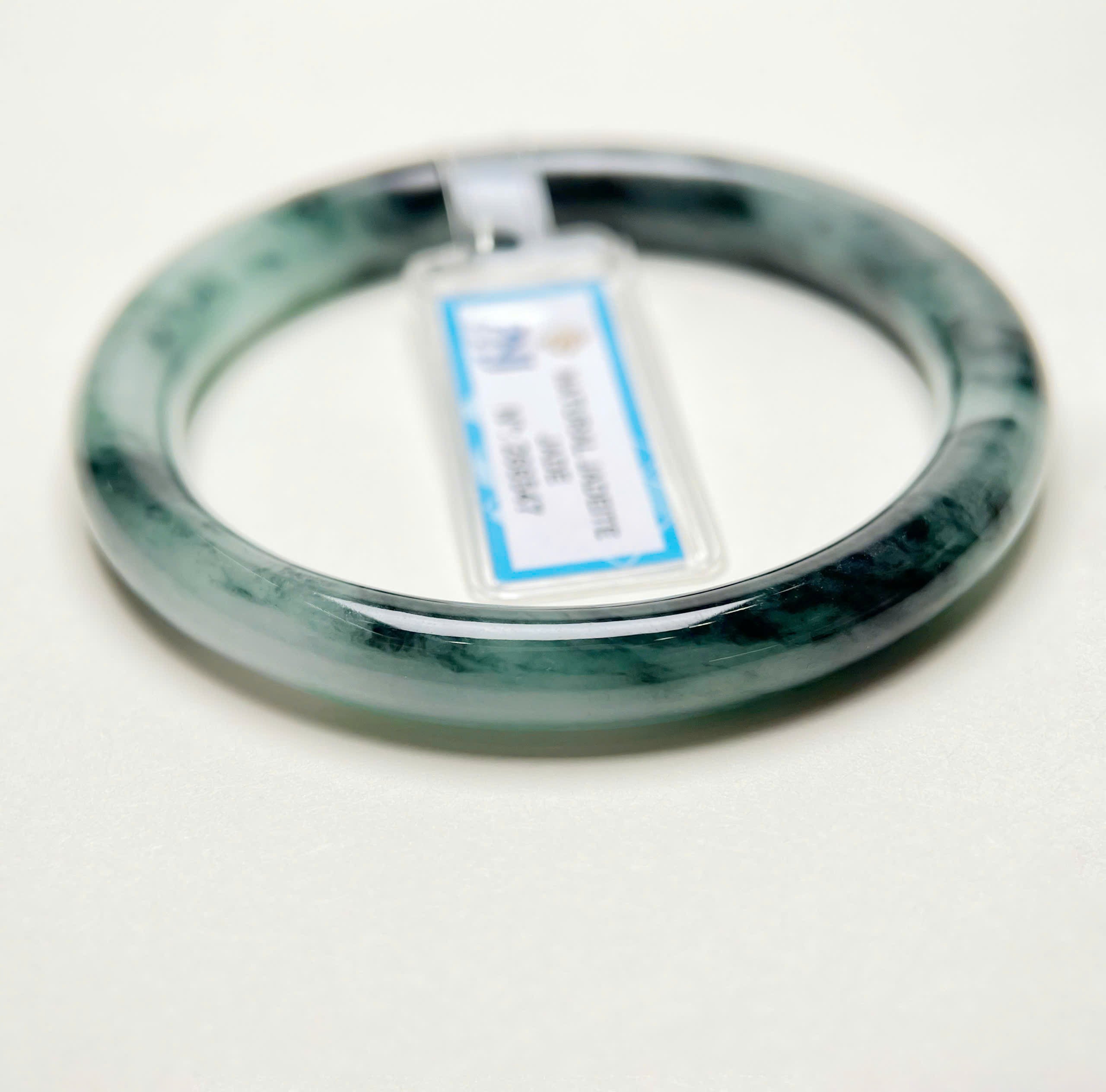 VT002 - Natural Jadeit Jade Bangle Bracelet