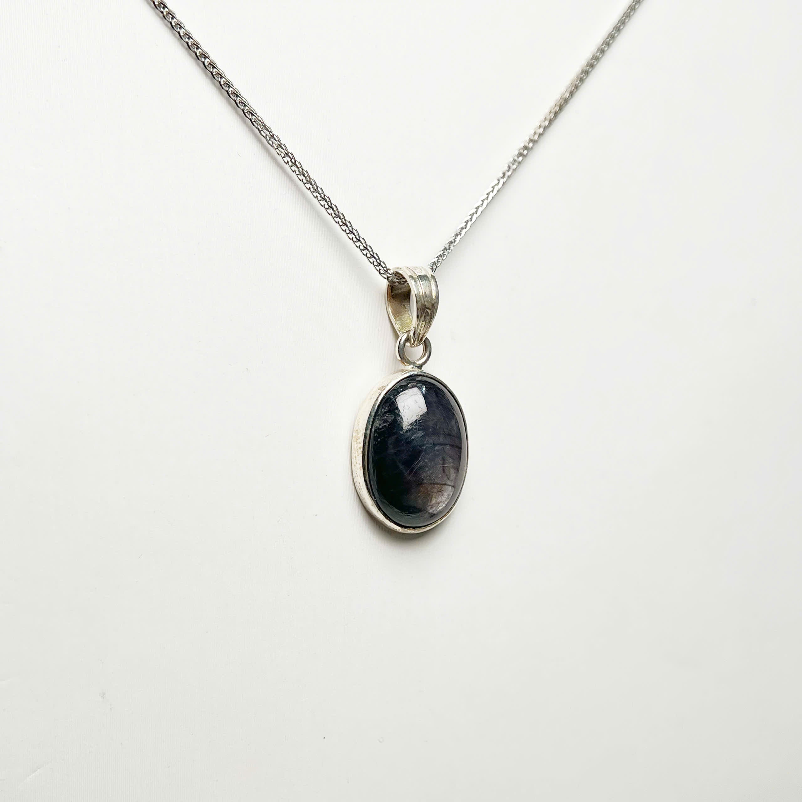 VC001 - Sapphire necklace