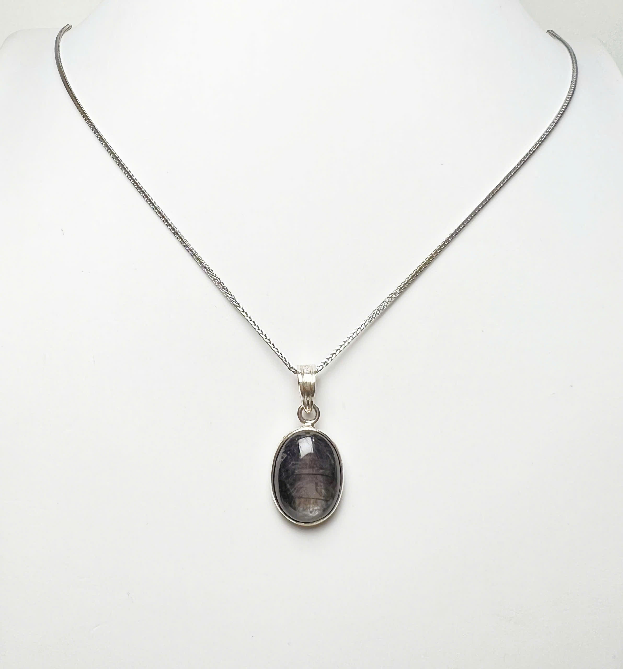 VC001 - Sapphire necklace